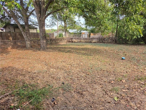 Tiny photo for 404 E Brown Street, Hearne, TX 77859 (MLS # 26011748)