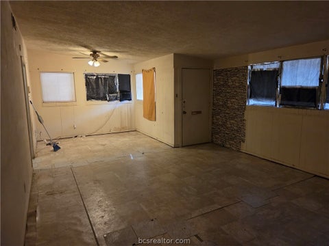 Tiny photo for 404 E Brown Street, Hearne, TX 77859 (MLS # 26011748)