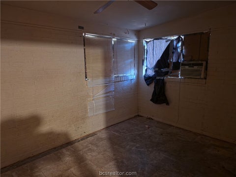 Tiny photo for 404 E Brown Street, Hearne, TX 77859 (MLS # 26011748)