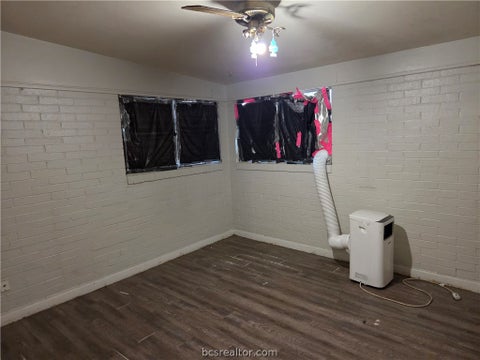 Tiny photo for 404 E Brown Street, Hearne, TX 77859 (MLS # 26011748)