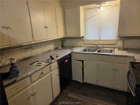 Tiny photo for 404 E Brown Street, Hearne, TX 77859 (MLS # 26011748)