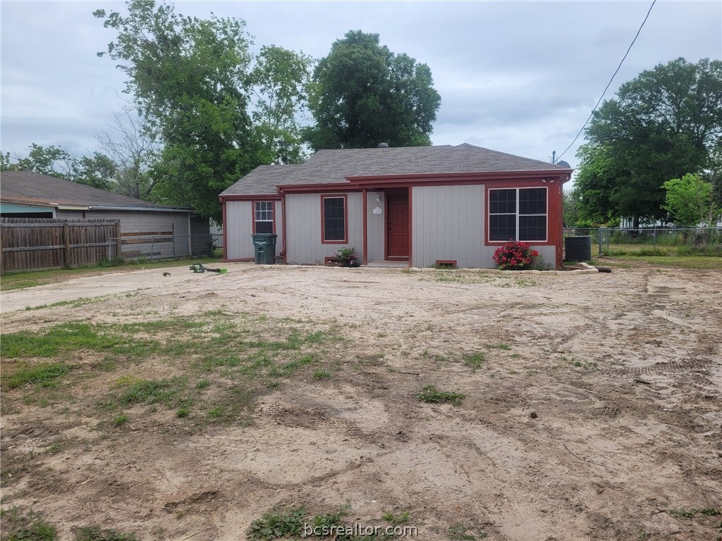 Photo of 1408 E 28th Street, Bryan, TX 77802 (MLS # 26012743)