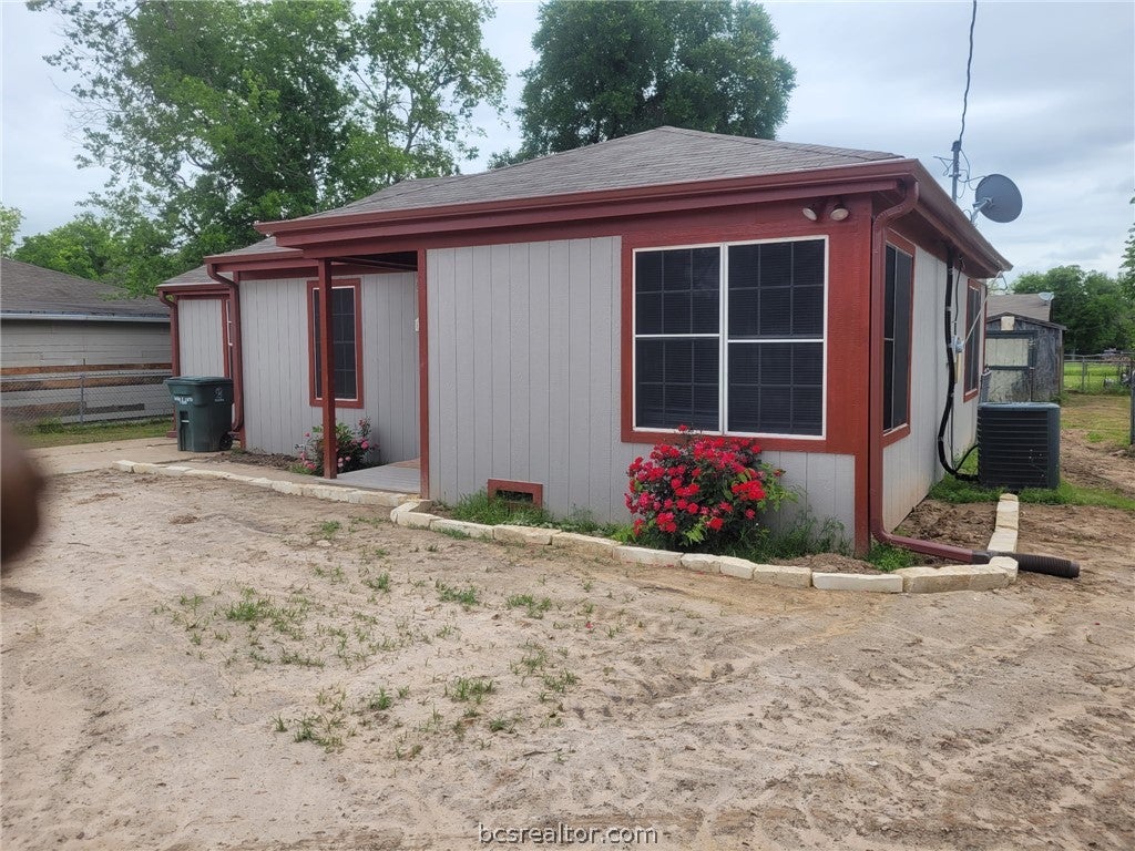 Photo of 1408 E 28th Street, Bryan, TX 77802 (MLS # 26012743)