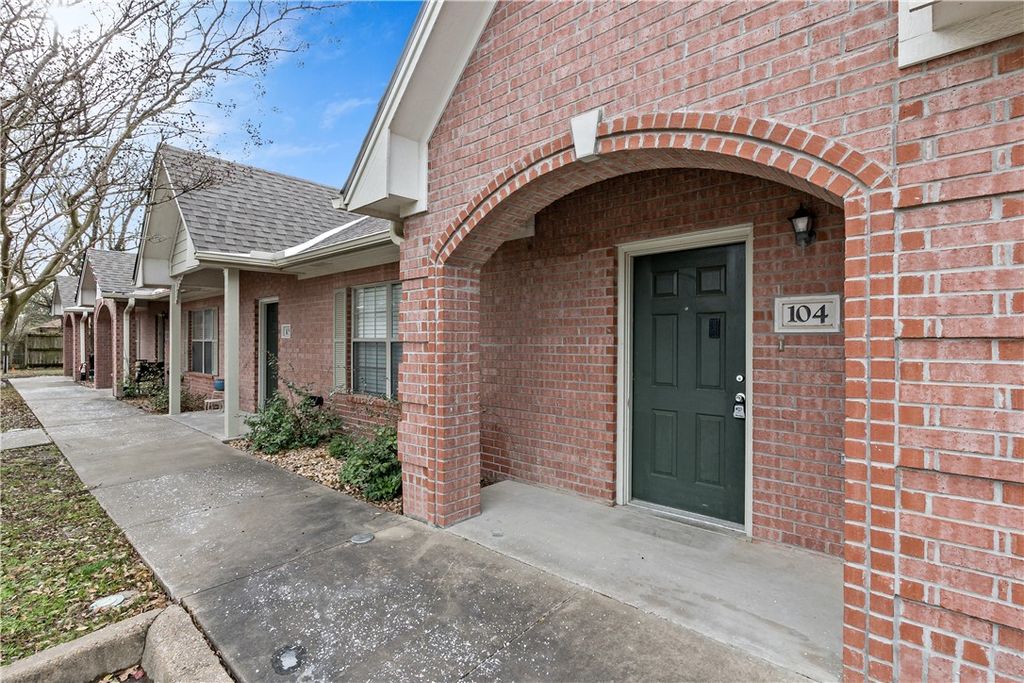 Photo of 1702 Deacon Drive #104, College Station, TX 77845 (MLS # 26000217)
