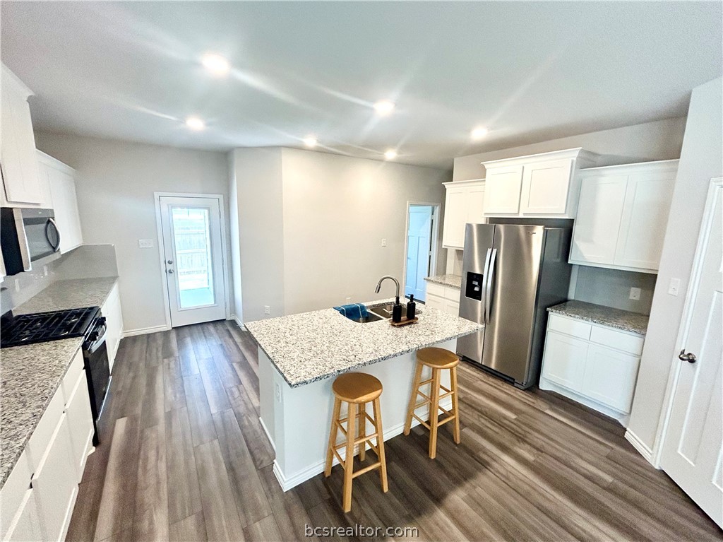 College Station, Texas 77845, United States, 3 Bedrooms Bedrooms, ,2 BathroomsBathrooms,Residential,Pending,59131