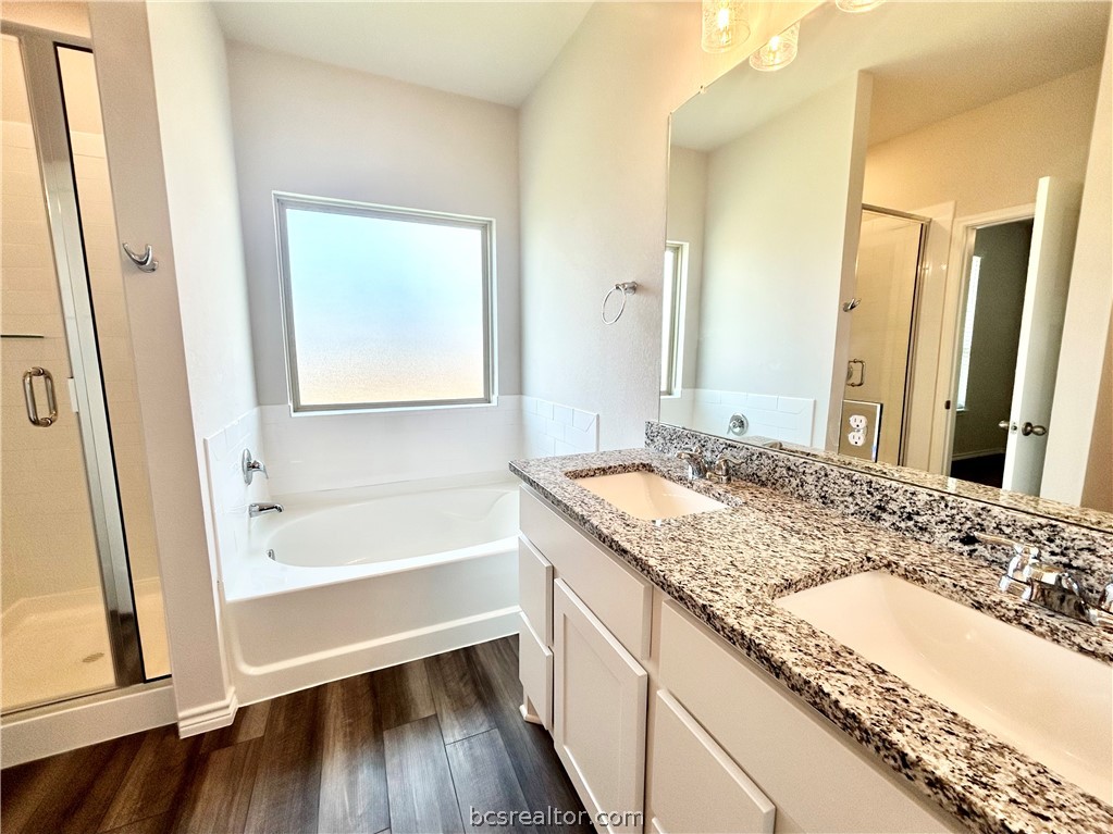 College Station, Texas 77845, United States, 3 Bedrooms Bedrooms, ,2 BathroomsBathrooms,Residential,Pending,59131