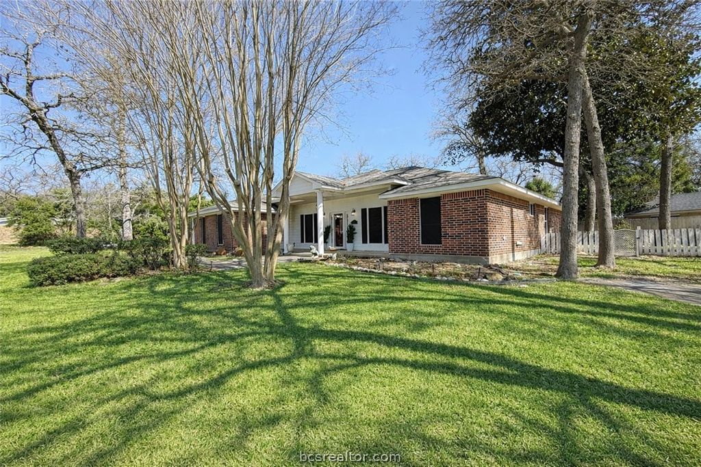 Photo of 6 Arnold Palmer Lane, Hilltop Lakes, TX 77871 (MLS # 26001948)