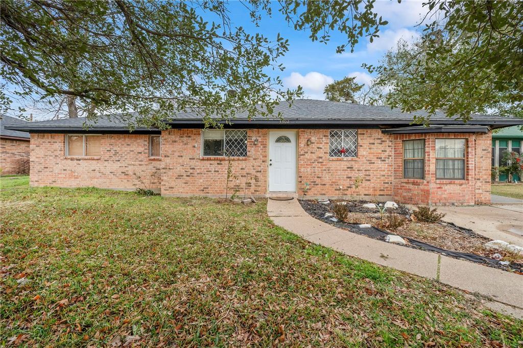 Photo of 3302 Oregon Trail, Bryan, TX 77803 (MLS # 26001146)