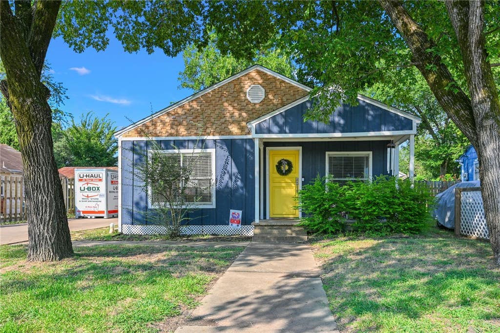 Photo of 1207 E 26th Street, Bryan, TX 77803 (MLS # 26008919)