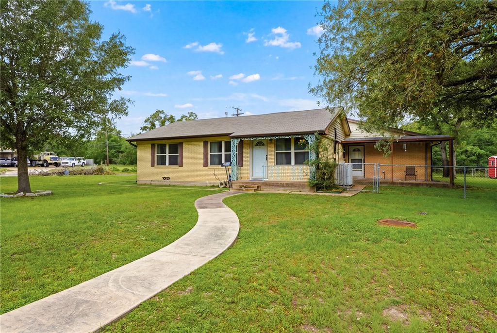 Photo of 806 Mary Lake Drive, Bryan, TX 77802 (MLS # 26004709)