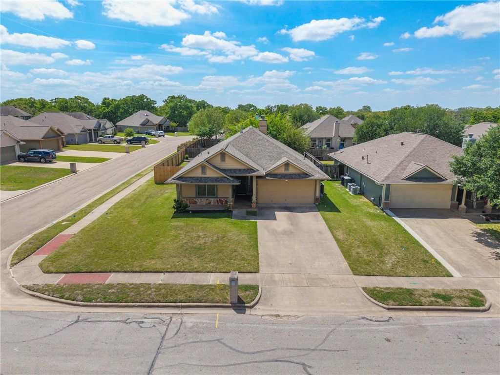Photo of 1700 Kingsgate Drive, Bryan, TX 77807 (MLS # 26004021)