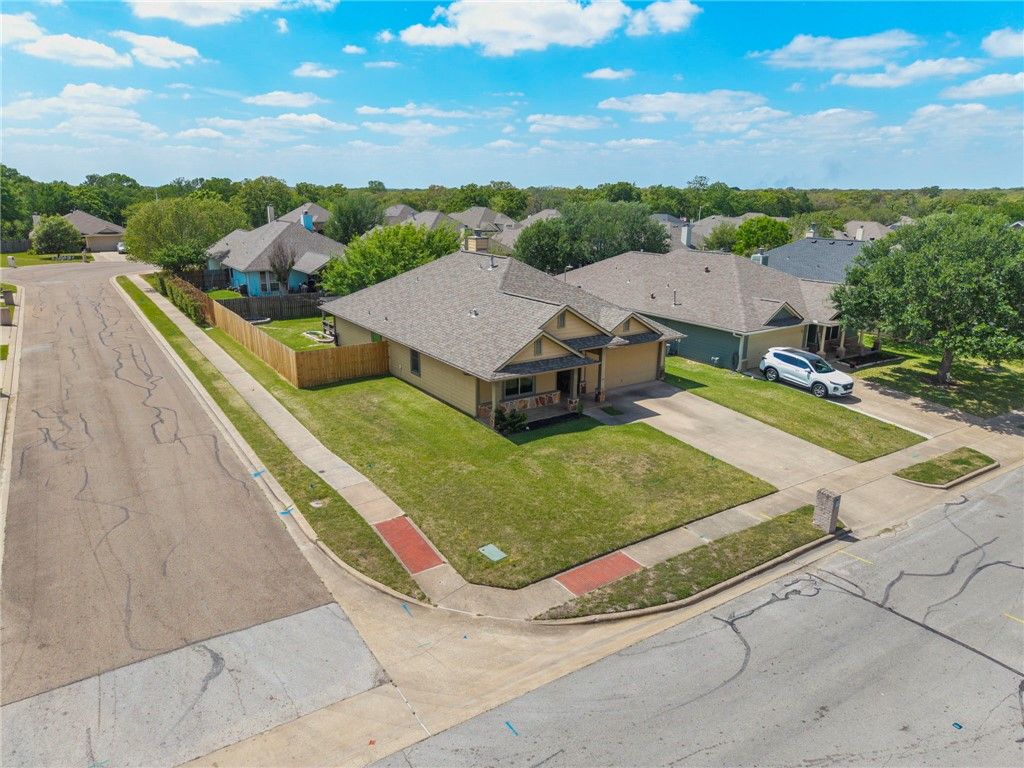 Photo of 1700 Kingsgate Drive, Bryan, TX 77807 (MLS # 26004021)