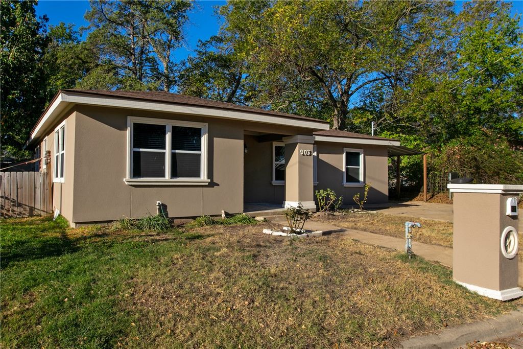 Photo of 903 Travis Street, Bryan, TX 77803 (MLS # 25011015)