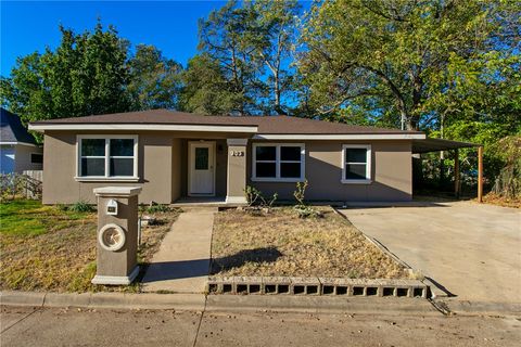 Photo of 903 Travis Street, Bryan, TX 77803 (MLS # 25011015)