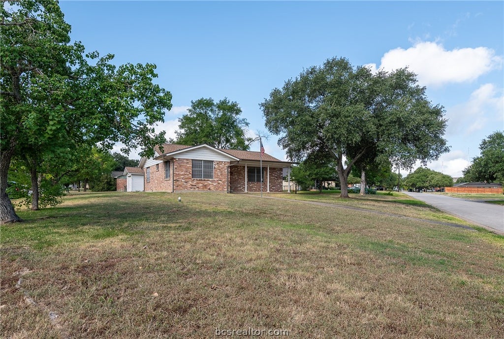 Photo of 303 Borderbrook Drive, Bryan, TX 77801 (MLS # 26010191)