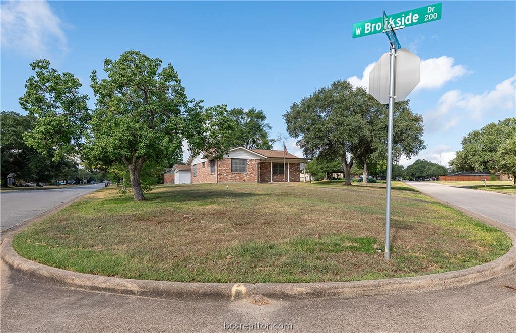 Photo of 303 Borderbrook Drive, Bryan, TX 77801 (MLS # 26010191)