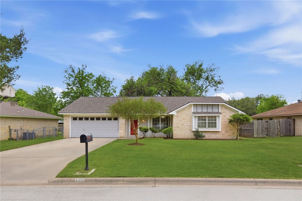Photo of 1500 Austin Avenue Ave, College Station, TX 77845 (MLS # 26004358)