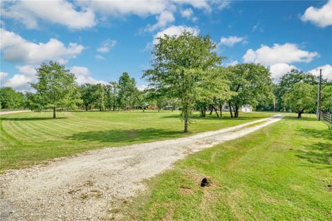 Tiny photo for 26 Woodland Hills Dr Drive, Huntsville, TX 77320 (MLS # 26010661)