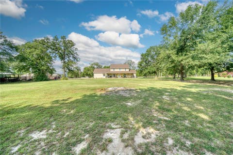 Tiny photo for 26 Woodland Hills Dr Drive, Huntsville, TX 77320 (MLS # 26010661)