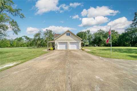 Tiny photo for 26 Woodland Hills Dr Drive, Huntsville, TX 77320 (MLS # 26010661)