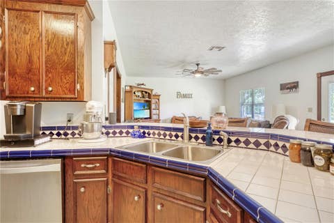 Tiny photo for 26 Woodland Hills Dr Drive, Huntsville, TX 77320 (MLS # 26010661)