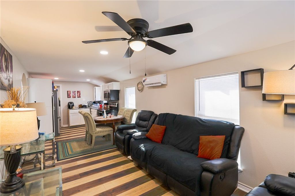 Photo of 1211 W 18th Street St, Bryan, TX 77803 (MLS # 26002840)