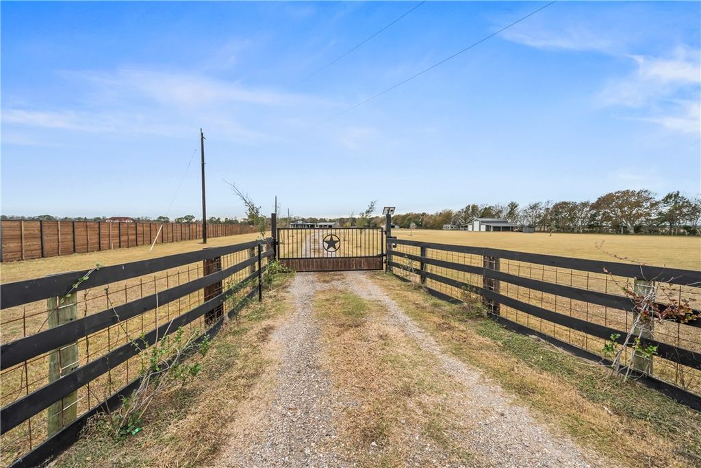 Photo of 10630 Padon Road, Other, TX 77461 (MLS # 25013210)