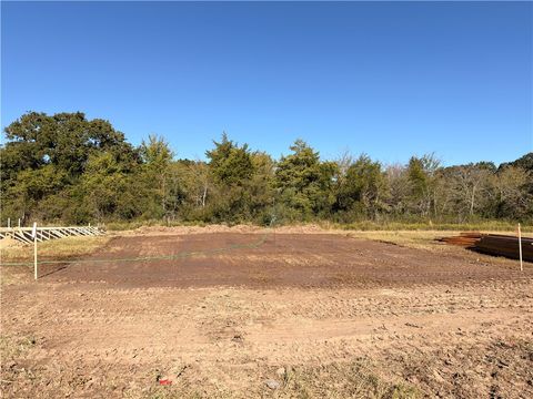 Photo of 5689 Fox Bluff Drive, Bryan, TX 77807 (MLS # 25011424)