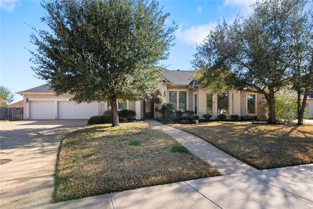 Photo of 904 Plainfield Court, College Station, TX 77845 (MLS # 26001145)