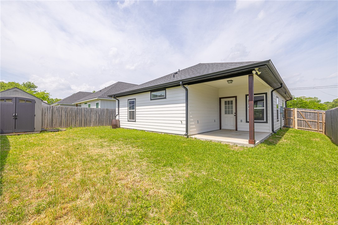 Bryan, Texas 77803, United States, 3 Bedrooms Bedrooms, ,2 BathroomsBathrooms,Residential,Pending,112735