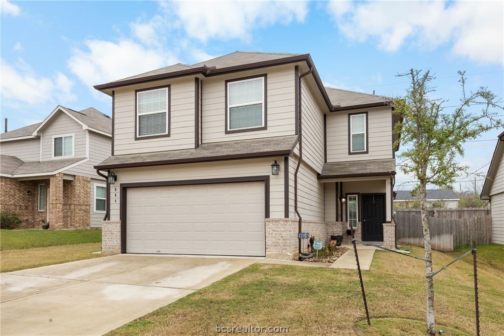 Photo of 984 Crossing Drive, Bryan, TX 77803 (MLS # 26003074)