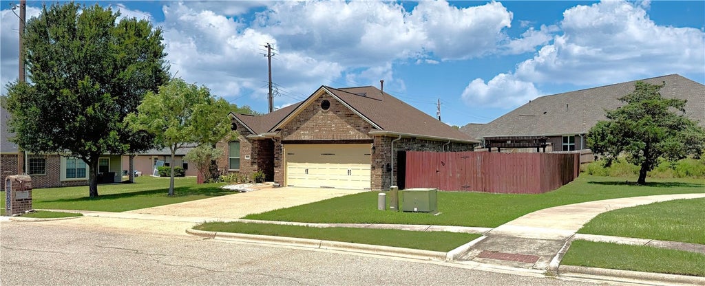 Photo of 2105 Ella Lane, Bryan, TX 77802 (MLS # 26009407)