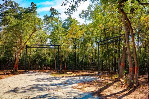 5115 N STATE HIGHWAY 6 5115 N STATE HIGHWAY 6 Hearne TX 77859