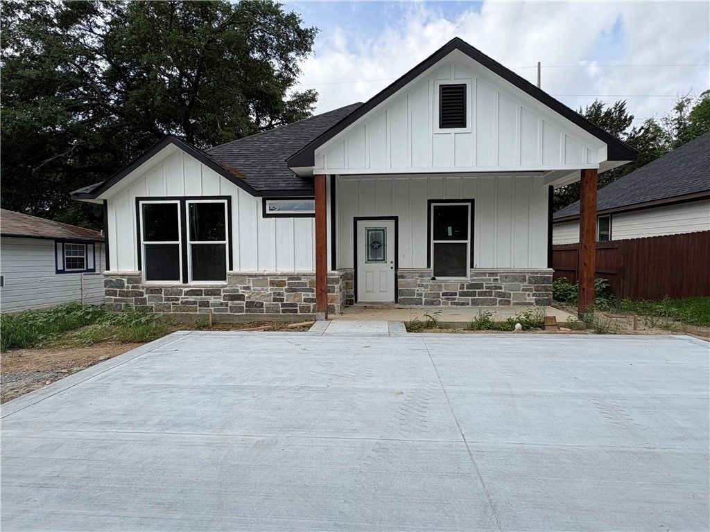 Photo of 1403 Clark Street, Bryan, TX 77808 (MLS # 26004681)