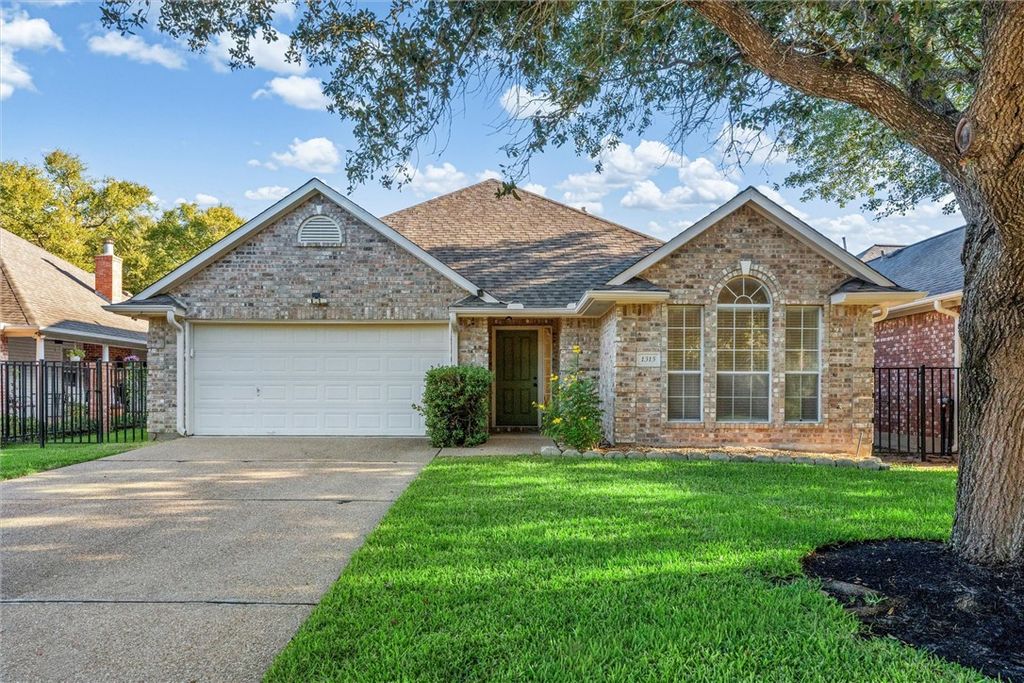 Photo of 1315 Wilshire Court, College Station, TX 77845 (MLS # 25009032)