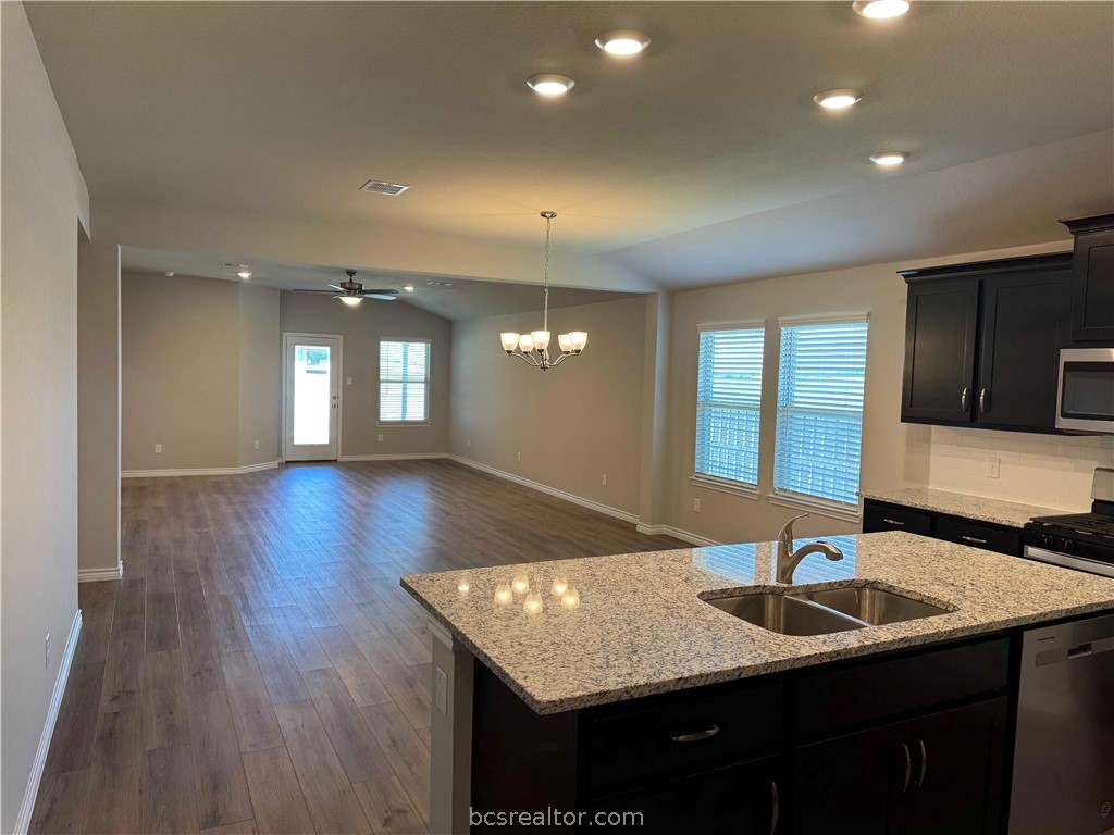 College Station, Texas 77845, United States, 4 Bedrooms Bedrooms, ,2 BathroomsBathrooms,Residential,Pending,63065