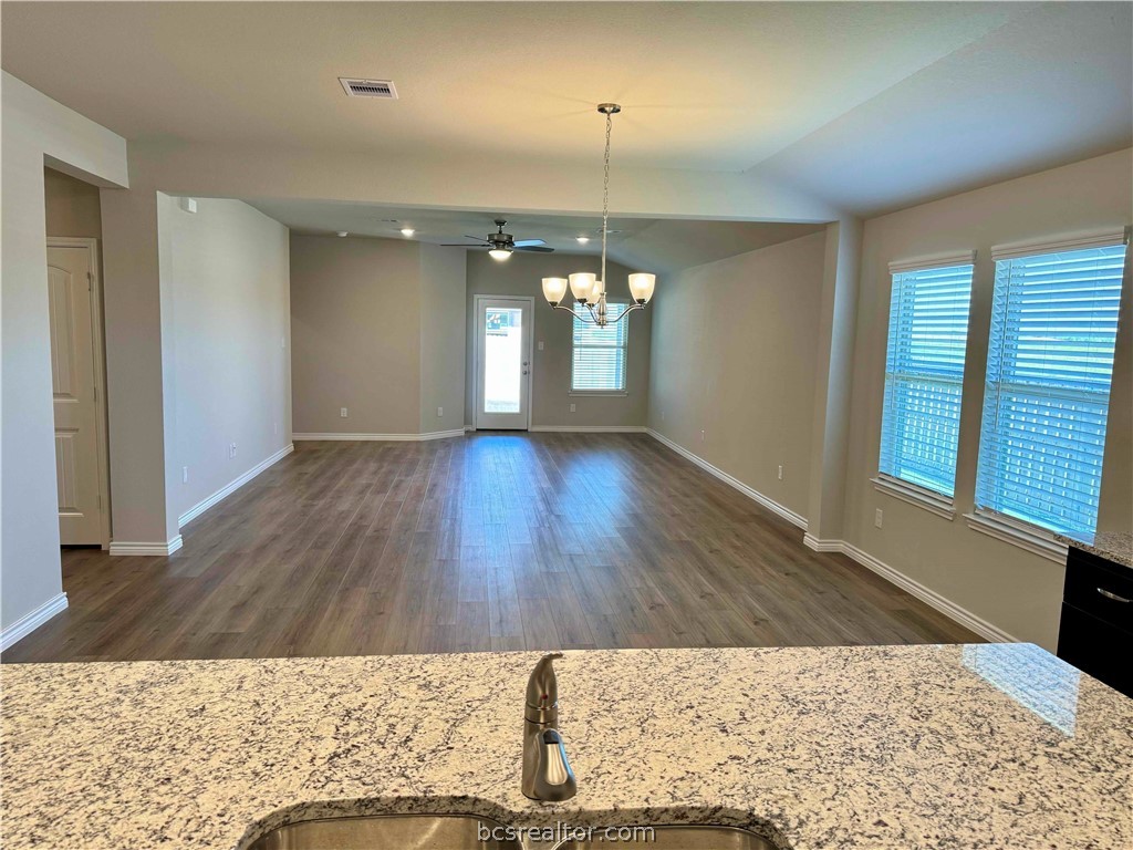 College Station, Texas 77845, United States, 4 Bedrooms Bedrooms, ,2 BathroomsBathrooms,Residential,Pending,63065