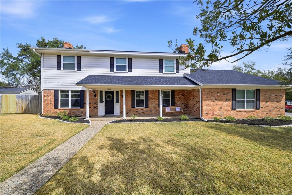 Photo of 2105 Briar Oaks Drive, Bryan, TX 77802 (MLS # 26002411)