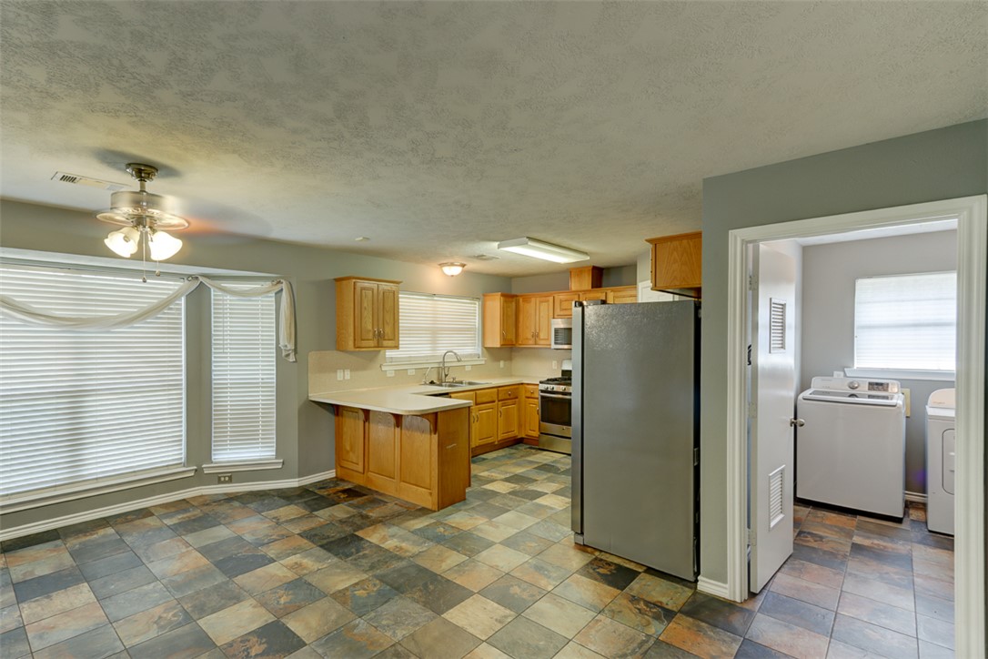 College Station, Texas 77845, United States, 4 Bedrooms Bedrooms, ,2 BathroomsBathrooms,Residential,Active,193030