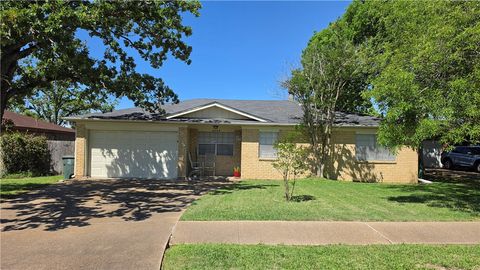 Photo of 4009 Woodcrest Drive, Bryan, TX 77802 (MLS # 26005286)