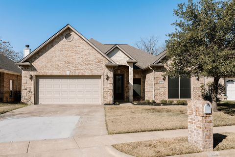 Photo of 1909 Debbie Dr, Bryan, TX 77802 (MLS # 26001202)