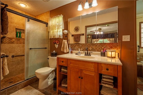 Tiny photo for 2 Valley View Vw, Hilltop Lakes, TX 77871 (MLS # 26011416)