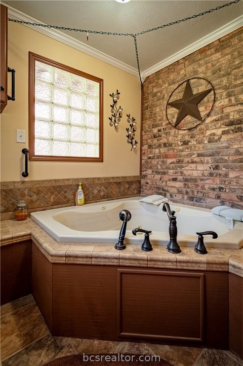 Tiny photo for 2 Valley View Vw, Hilltop Lakes, TX 77871 (MLS # 26011416)