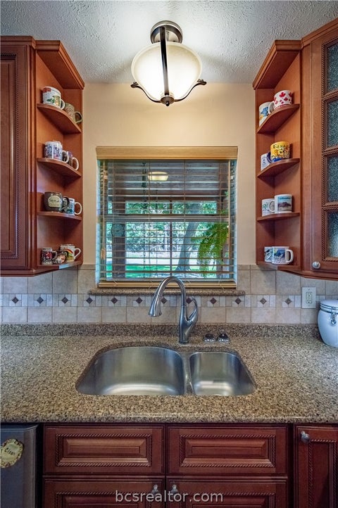 Tiny photo for 2 Valley View Vw, Hilltop Lakes, TX 77871 (MLS # 26011416)