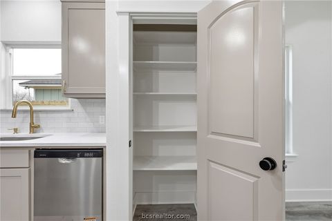 Tiny photo for 205 Lock Lane, Bryan, TX 77803 (MLS # 26002288)