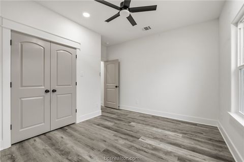 Tiny photo for 205 Lock Lane, Bryan, TX 77803 (MLS # 26002288)