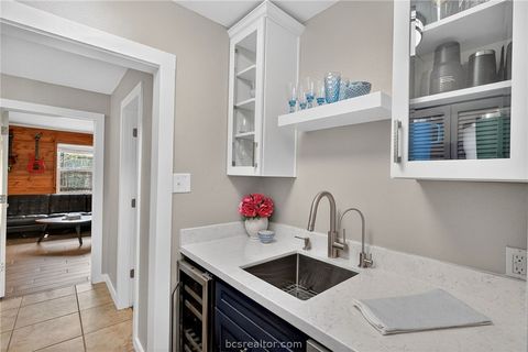 Tiny photo for 913 Park Lane, Bryan, TX 77802 (MLS # 26003887)