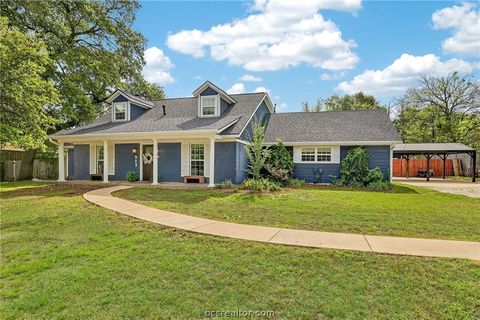 Photo of 913 Park Lane, Bryan, TX 77802 (MLS # 26003887)