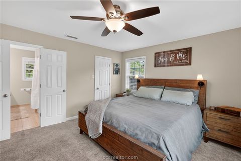 Tiny photo for 913 Park Lane, Bryan, TX 77802 (MLS # 26003887)