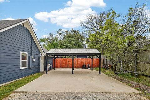 Tiny photo for 913 Park Lane, Bryan, TX 77802 (MLS # 26003887)
